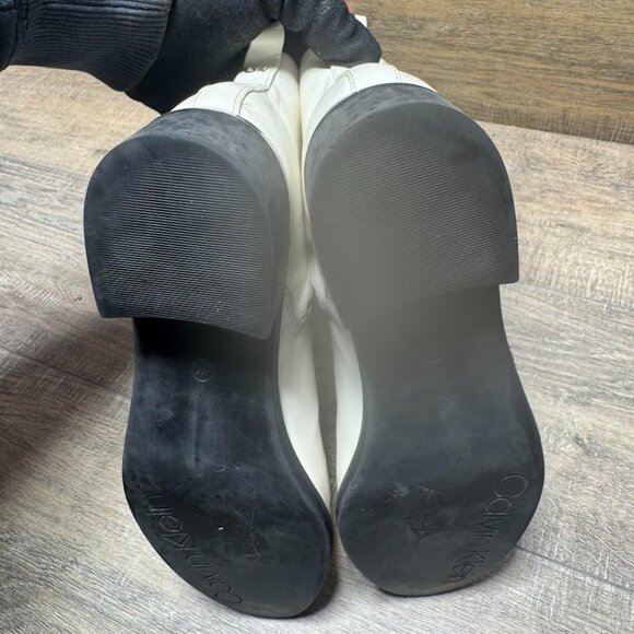 Calvin Dlein Deniece White Block Heel Zipper Clousre Ankle Boots Women's Size 8 - Picture 4 of 7